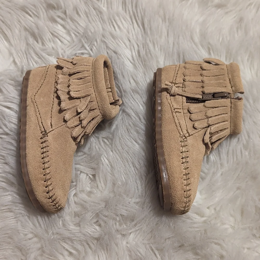 NWT Baby Minnetonka Double Fringe Bootie in Taupe